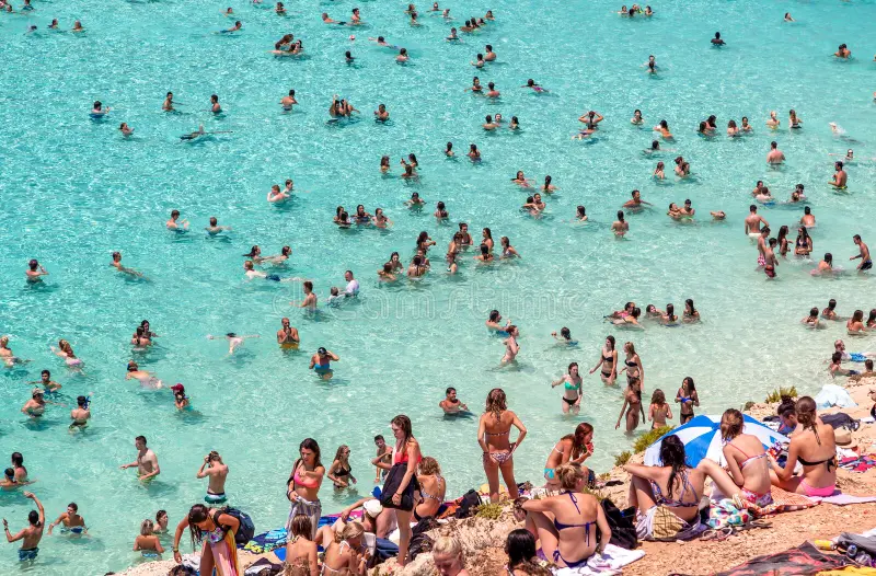 Blue Lagoon Overcrowded