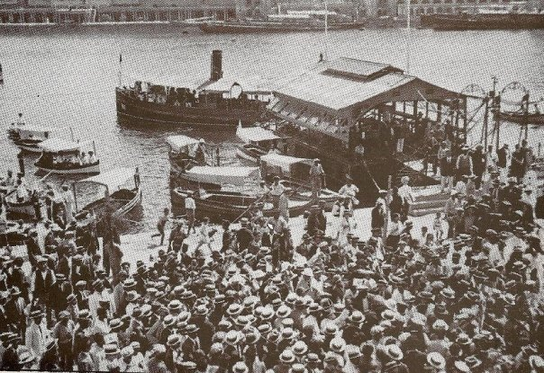 
Savona and Strickland are greeted in Isla ahead of a Mass Meeting
Il-Compact